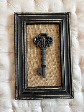 Decorative Vintage-Style Key Wall Art - Black